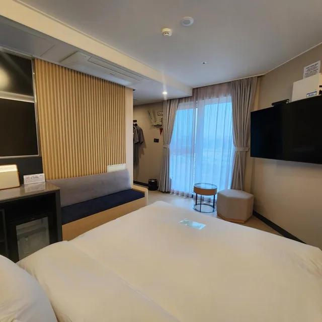 Standard, Double Bed, Pool Access, Hound Hotel Busan Station 9/10
