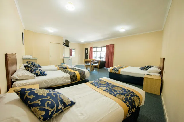 جناح عائلي، JACKSONS MOTOR INN 1/1