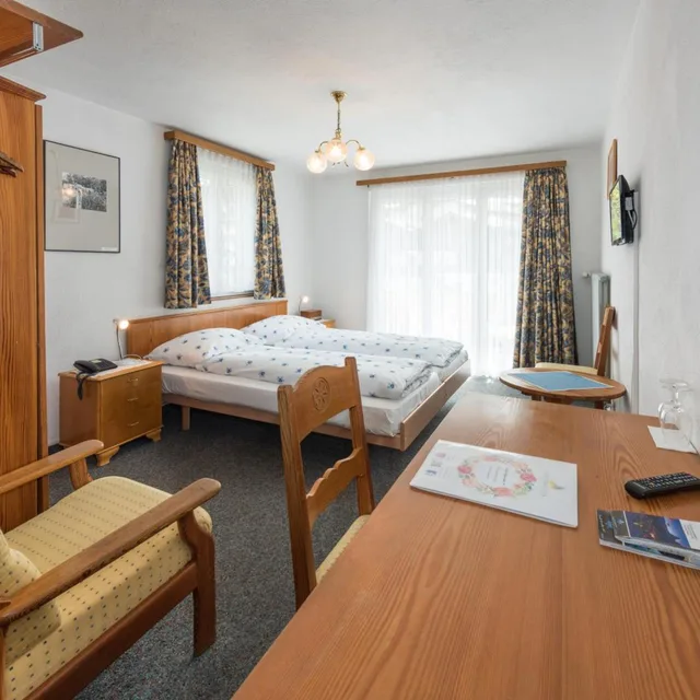 Room, Double Bed, Partial Mountain View, Balcony or Terrace، Hotel Rhodania 6/10