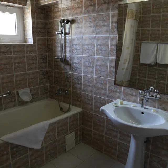 غرفة بسرير مزدوج بإطلالة على البحر، Hotel Orfeu 8/10