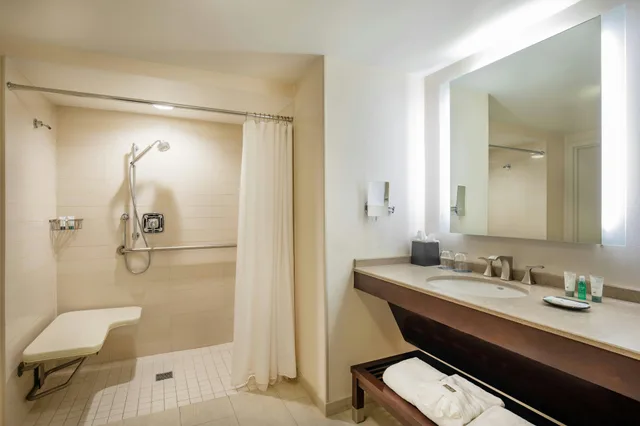 غرفة بسرير مزدوج، The Westin Waltham Boston 3/4