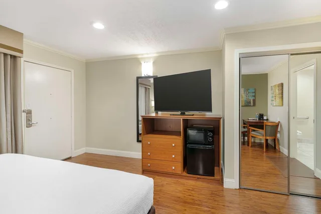 غرفة بسرير كينج لذوي الإعاقة، Best Western Oxnard Inn 3/5