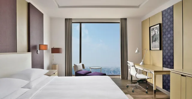غرفة بسرير كينج بإطلالة على المدينة، Courtyard Siliguri 13/17