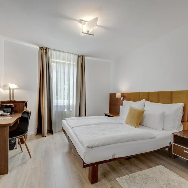جناح، Antares Hotel 2/10