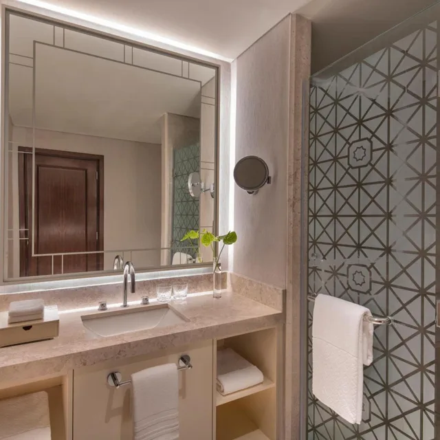 جناح بانورامي بإطلالة على البحر بشرفة بغرفتي نوم، The St. Regis Marsa Arabia Island, The Pearl Qatar 6/10