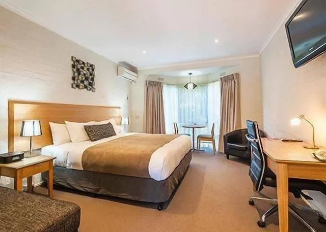 Superior, King Bed, Comfort Inn Coach & Bushmans 3/10