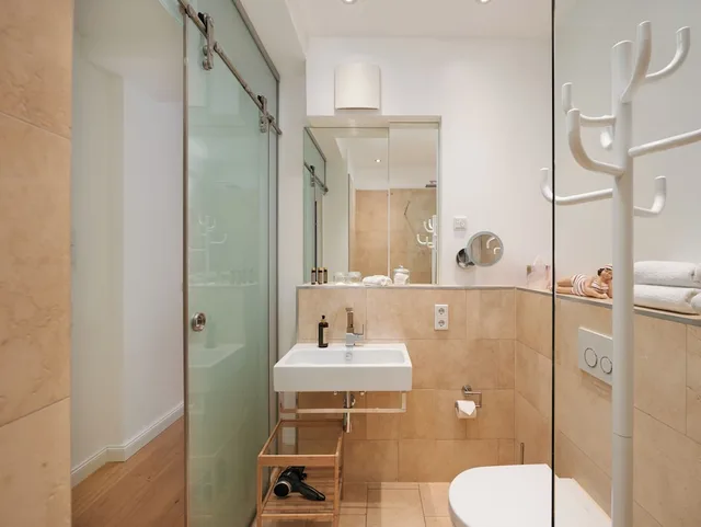 شقة عائلية بسرير كينج بشرفة مع أريكة، Design Hotel Vosteen 4/4