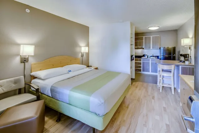 1 Queen Bed - ADA/Tub, Non-smoking، Studio6 Houston, TX - Hobby South 3/6