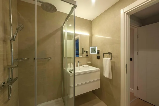 شقة سوبيريور بسرير كينج وسريرين منفصلين بشرفة بـ3 غرف نوم، The Superior Living Batisehir 2/2