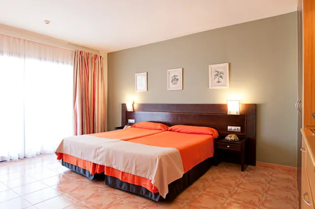 غرفة بإطلالة على الحديقة بشرفة، Hotel LIVVO Lago Taurito 8/10