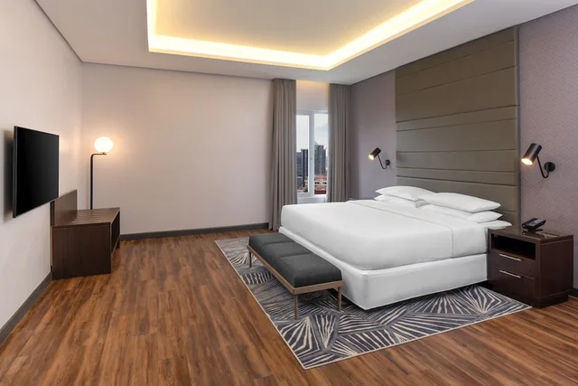 جناح تنفيذي تنفيذي بسرير كينج بإطلالة على المدينة مع دخول الصالة، Four Points by Sheraton Lagos 3/5