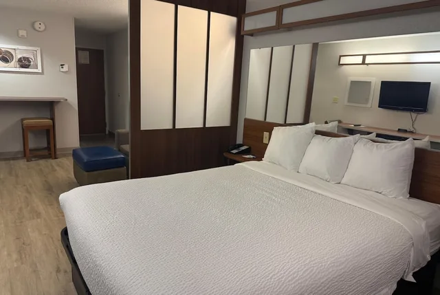 جناح استوديو بسرير كوين لذوي الإعاقة، Microtel Inn & Suites By Wyndham Dickson City/Scranton 5/7