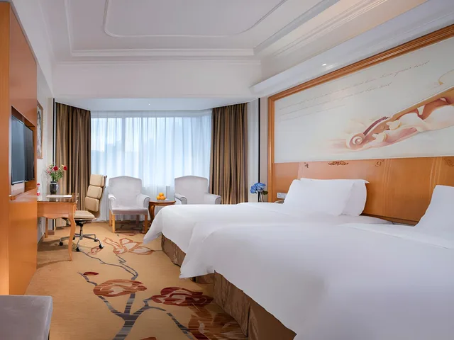 Deluxe, Twin Beds, Vienna International Hotel (Zhuhai Lovers Middle Road Haibin Store) 1/1