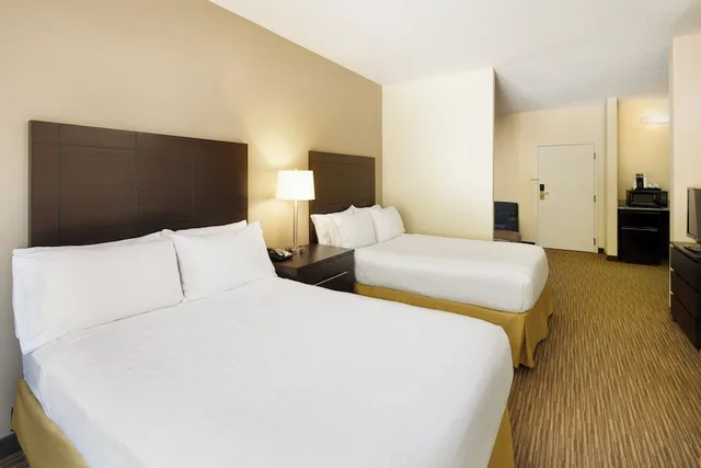 غرفة بسريرين مزدوجين لذوي الإعاقة، Holiday Inn Express & Suites Alpharetta - Windward Parkway 3/4