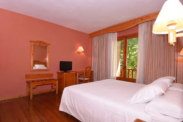 Room, Double or Twin Bed, Rvhotels Orri 1/6