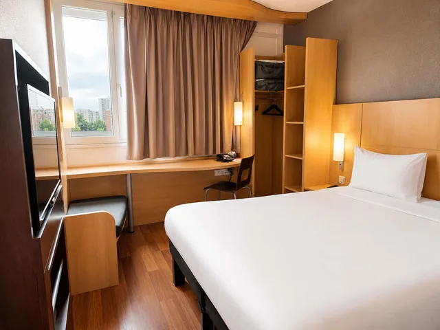 Room, Double Bed, Ibis Paris Porte dItalie 2/10