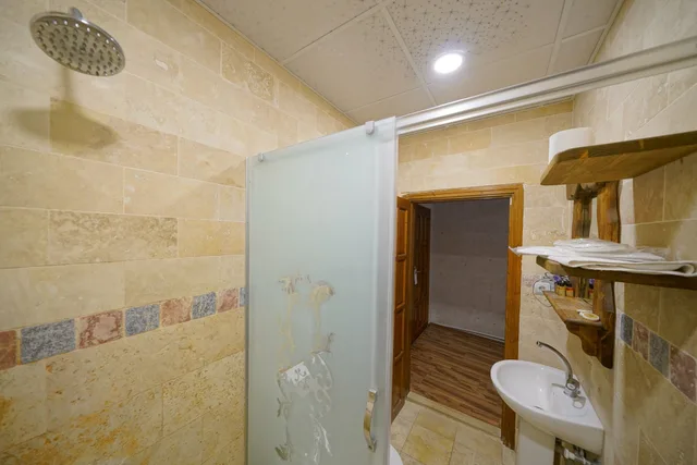 غرفة كومفورت ثلاثية بسرير كوين وسرير فردي، Arch Palace Hotel 9/9