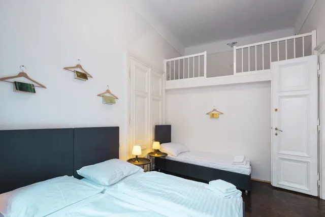 Mezzanine, 2 Bedrooms, Comfort, Apartment, 5 Beds, Bunk Bed, Sofa, Kitchen، Hybernska Apartments 2/10