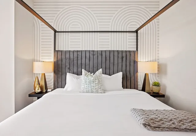 2 Bedrooms, Sky, Deluxe, Suite, 2 Queen Beds، Placemakr Premier SoBro 2/7