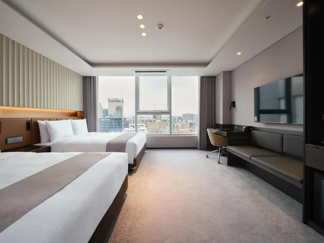 غرفة بريميير عائلية بسريرين مزدوجين، Stanford Hotel Myeongdong 1/1