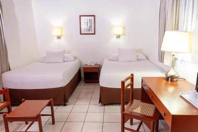 غرفة قياسية بسريرين منفصلين، Best Western Las Mercedes Airport 3/10
