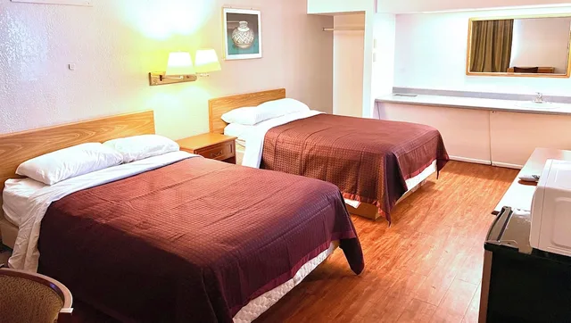 غرفة بسريرين مزدوجين، Thunderbird Motel Hillsboro 7/10