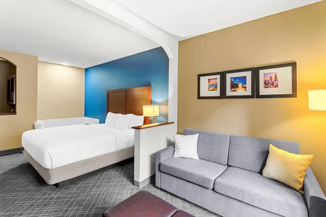 جناح بسرير كينج مع أريكة، Comfort Suites Daphne - Mobile East Bay 6/10