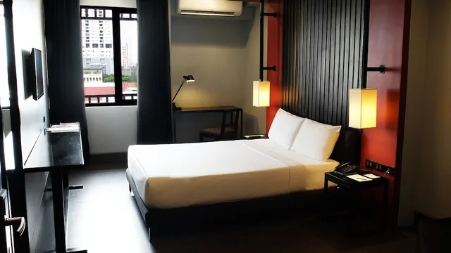 Deluxe, Queen Bed, Amelie Hotel Manila 1/2