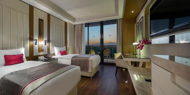Family Suite Land View، Trendy Lara Hotel 7/10