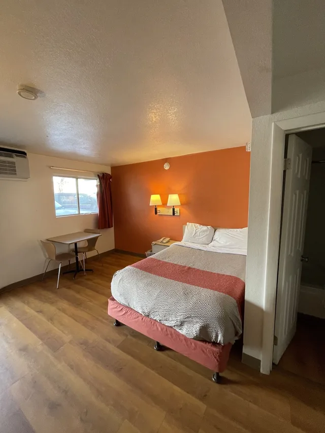 Room, Double Bed, Travelodge by Wyndham Brattleboro VT 1/6