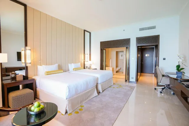 غرفة بريميوم بسريرين منفصلين بإطلالة على البحر، Rixos Marina Abu Dhabi 4/6
