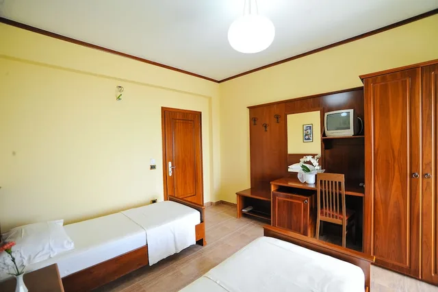 غرفة قياسية بسريرين منفصلين بإطلالة على البحر، Iliria Internacional Hotel 1/10
