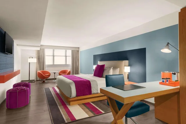 غرفة بريميير بسرير كينج لذوي الإعاقة، Tryp By Wyndham Isla Verde 2/3