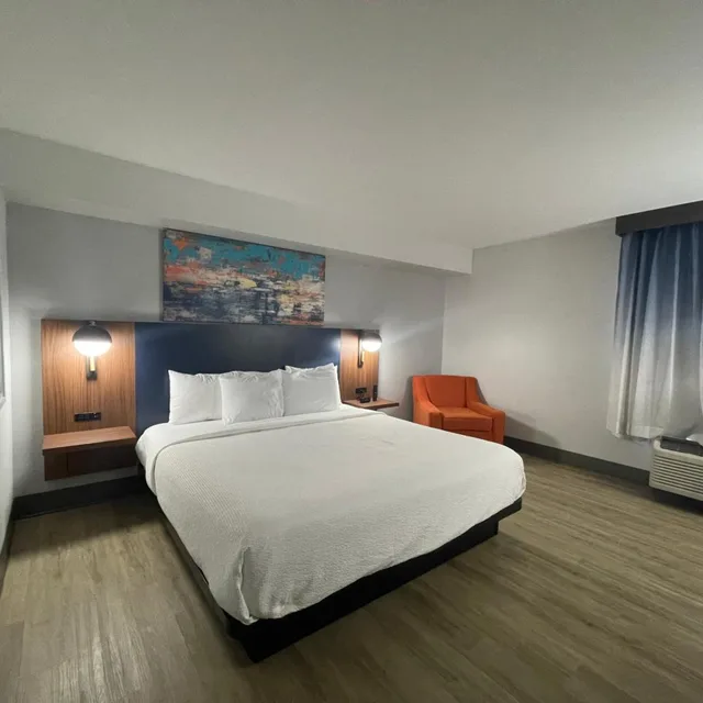 جناح بسرير كينج بغرفة نوم واحدة، La Quinta Inn & Suites by Wyndham Birmingham Homewood 3/8
