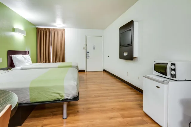 غرفة بسريرين كوين للمدخنين، Motel6 Longview Tx North 1/6