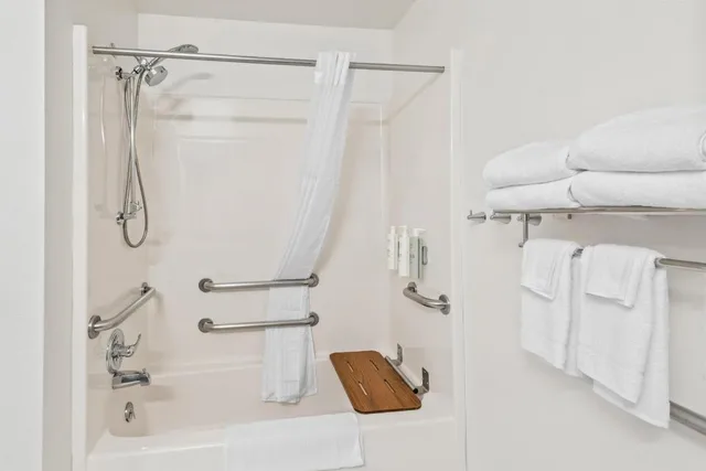 Room, King Bed, Sofa, Accessible, Spark by Hilton Appleton 7/10