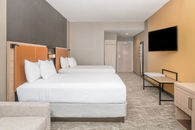 غرفة بسريرين كوين مع أريكة لذوي الإعاقة، SpringHill Suites by Marriott Baltimore Downtown Convention Center Area 1/5