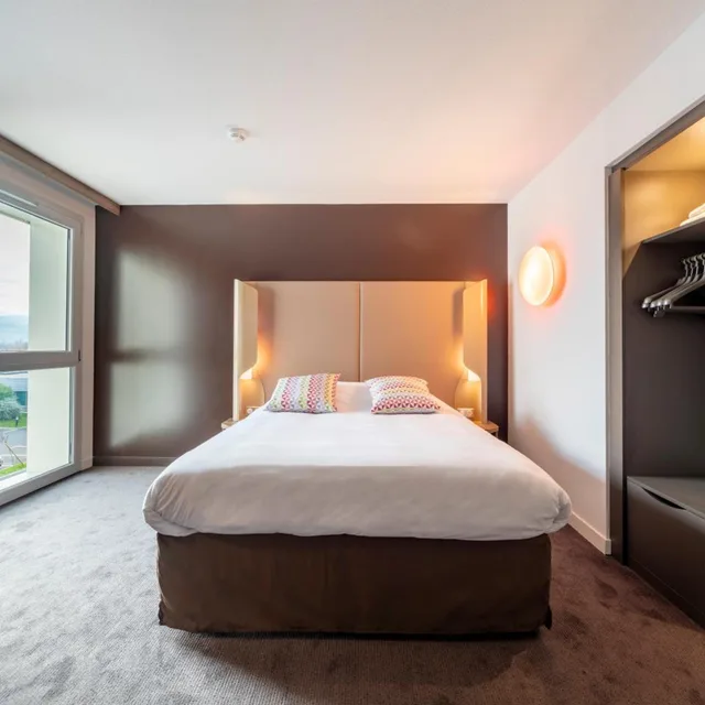 غرفة رباعية بسرير مزدوج مع أريكة، Campanile Findrol Savoie Leman 2/10