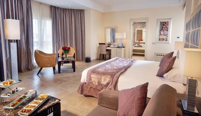 غرفة كلوب بسرير كينج وسريرين منفصلين، Tropitel Sahl Hasheesh 2/2