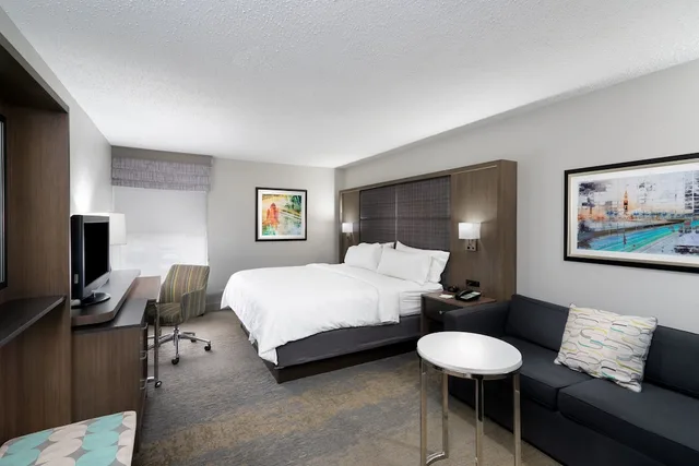 غرفة قياسية بسرير كينج، Holiday Inn Huntsville Research Park 1/6