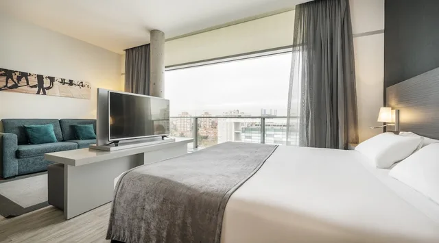غرفة سوبيريور بسرير مزدوج بشرفة، Hotel Ilunion Atrium 4/10