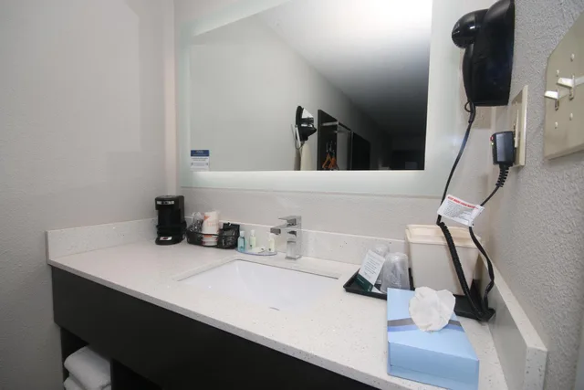Efficiency, Suite, King Bed، Clarion Pointe Statesville 3/4