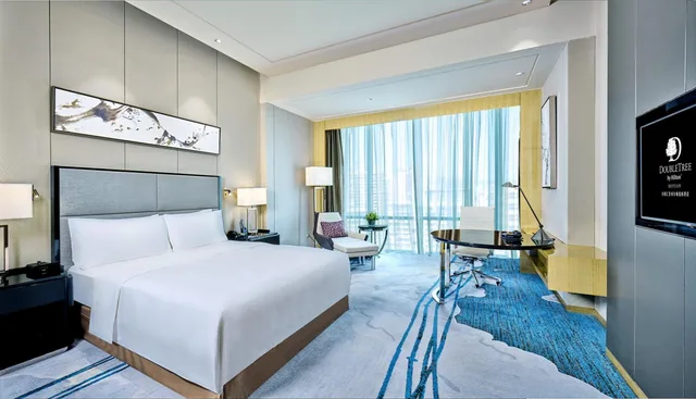 غرفة بسرير كينج لذوي الإعاقة، Doubletree By Hilton Heyuan 1/4