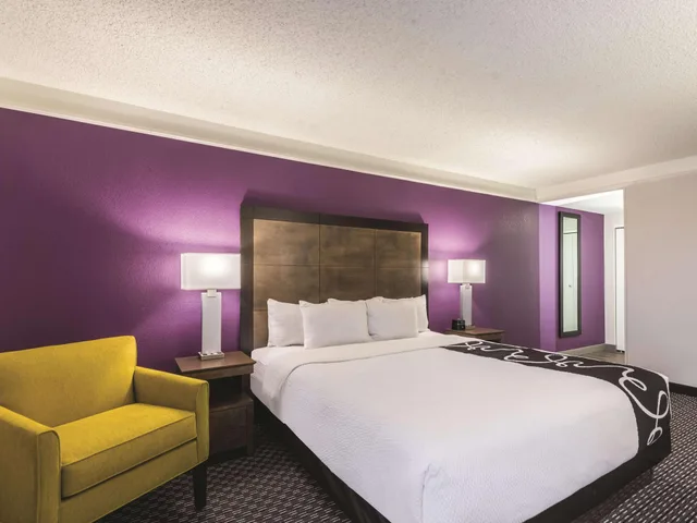 جناح بسرير كينج، La Quinta Inn & Suites by Wyndham Cincinnati Sharonville 2/3