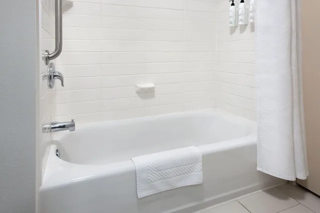 غرفة بسرير كينج مع أريكة، Fairfield Inn Suites Watertown Thousand Islands 3/3