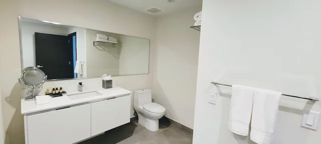 1 Bedroom, Condo, Deluxe, CH Luxury Condos & Studios On The Beach 4/5