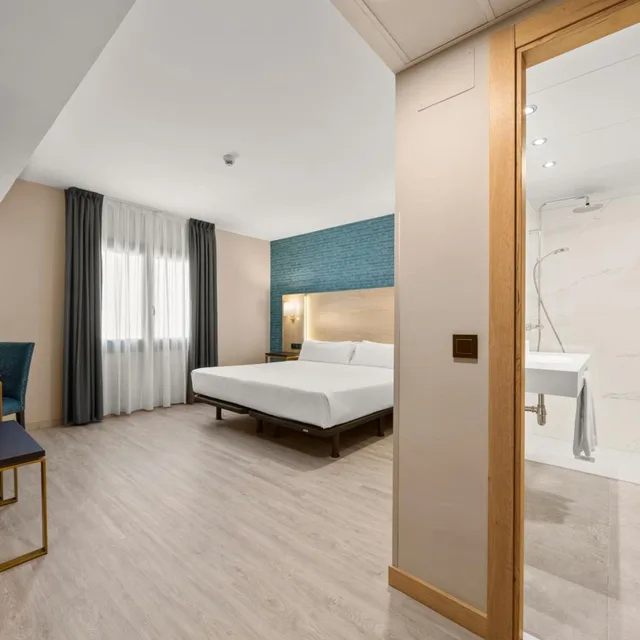 غرفة بسرير كوين، Zentral Ramiro I Oviedo 7/10