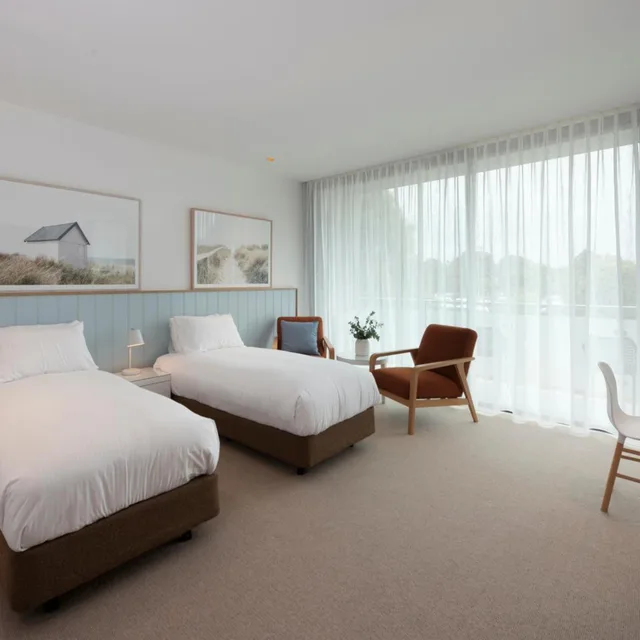 2 Bedrooms, Junior Suite, Urban View، The Sands Torquay 4/10