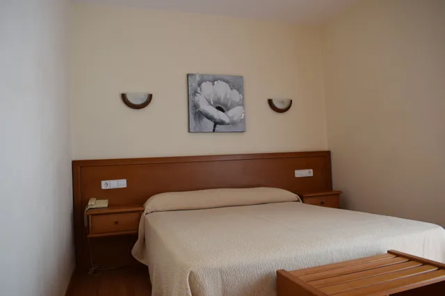 غرفة بسرير مزدوج بإطلالة على البحر بشرفة، Hotel VIDA Playa Paxarinas 1/5