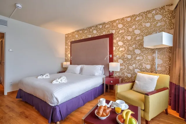 غرفة قياسية بسرير كينج، Clarion Paris CDG Airport 4/8